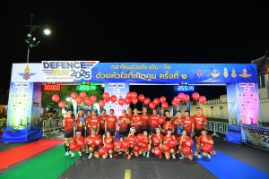 Group photo with balloons at Defence Run Bangkok event